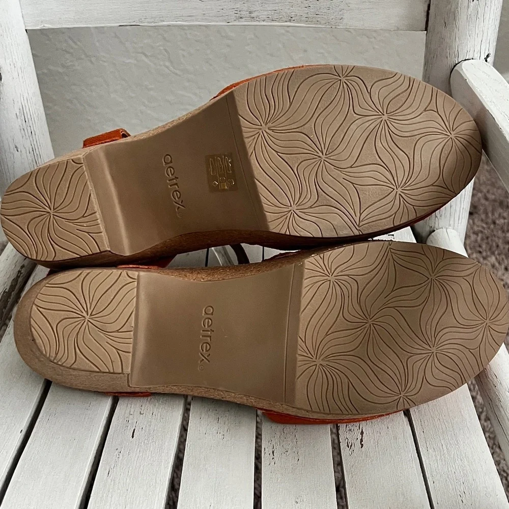 Aetrex Finley Rusty Burnt Orange Suede Leather Ankle-Strap Clog Heels 9 - Picture 10 of 14